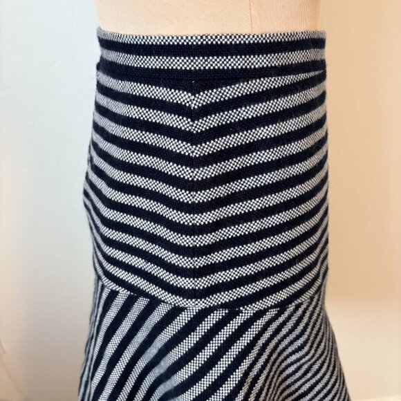 J. CREW Striped Flared Paneled Wool Blend Skirt Navy Blue Lined Preppy Size 18 - Picture 9 of 10
